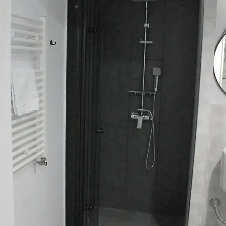 Black & White - News Apartment Bukarest