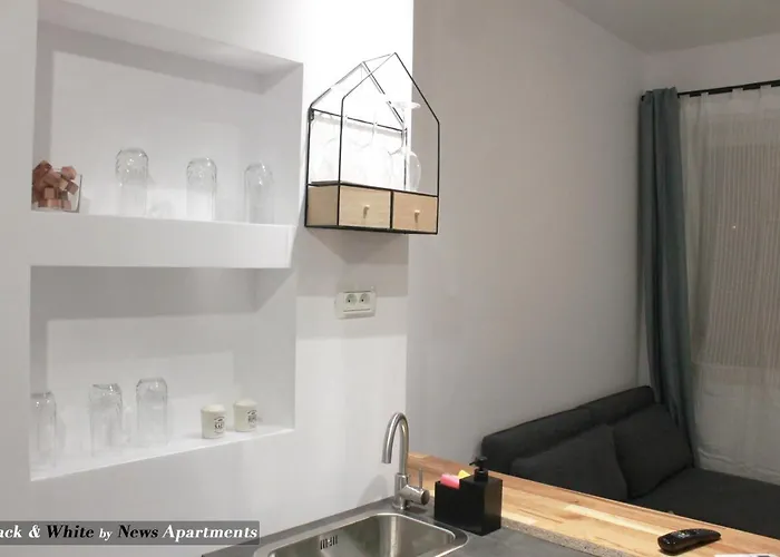 Black & White - News Apartment Bukarest